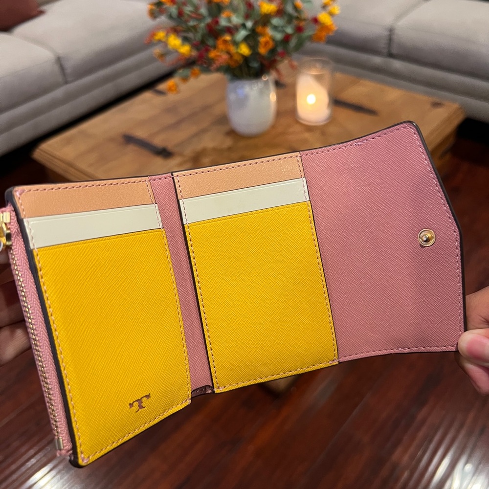 Tory Burch $158  Robinson Printed Mini Flap Wallet - Picture 12 of 17